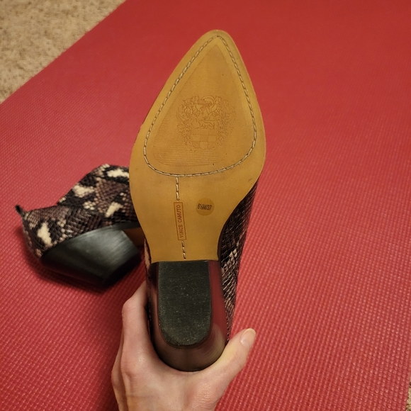 Vince Camuto 6.5 Python Design  leather - Picture 7 of 10